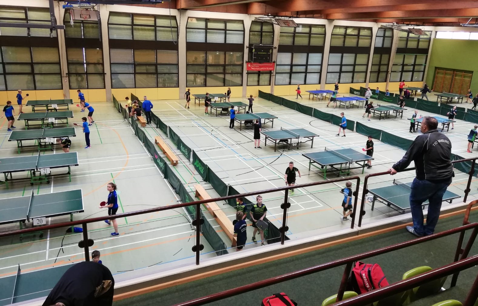 1.-Volle-Halle